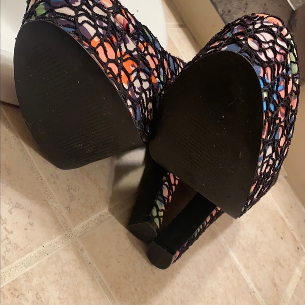 Heels - Picture 2 of 3